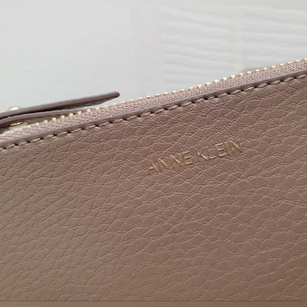 Anne Klein Tote clip in pouch / Wristlet in Taupe
